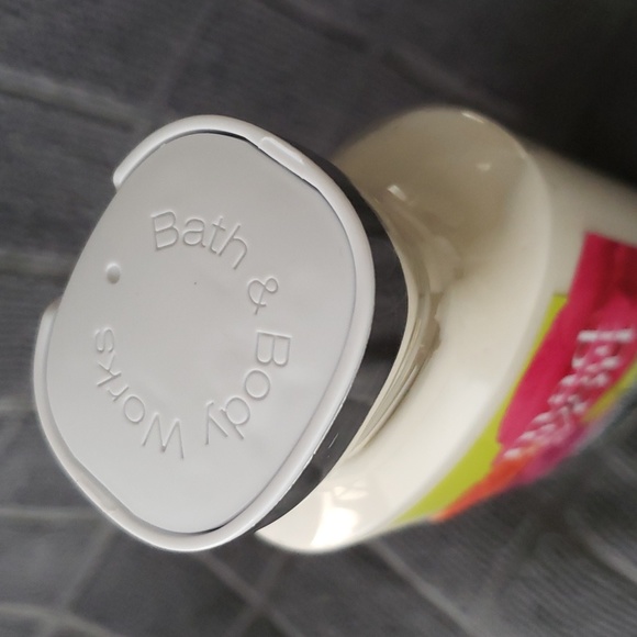 Bath & Body Works MAD ABOUT YOU 24 Hr Body Lotion - Picture 5 of 5